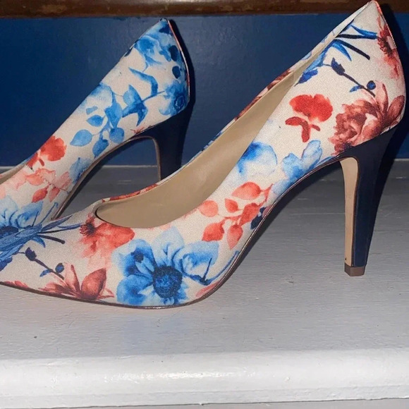 Antonio Melanie floral heels. Like new size 10 worn 1 time! - Picture 3 of 5